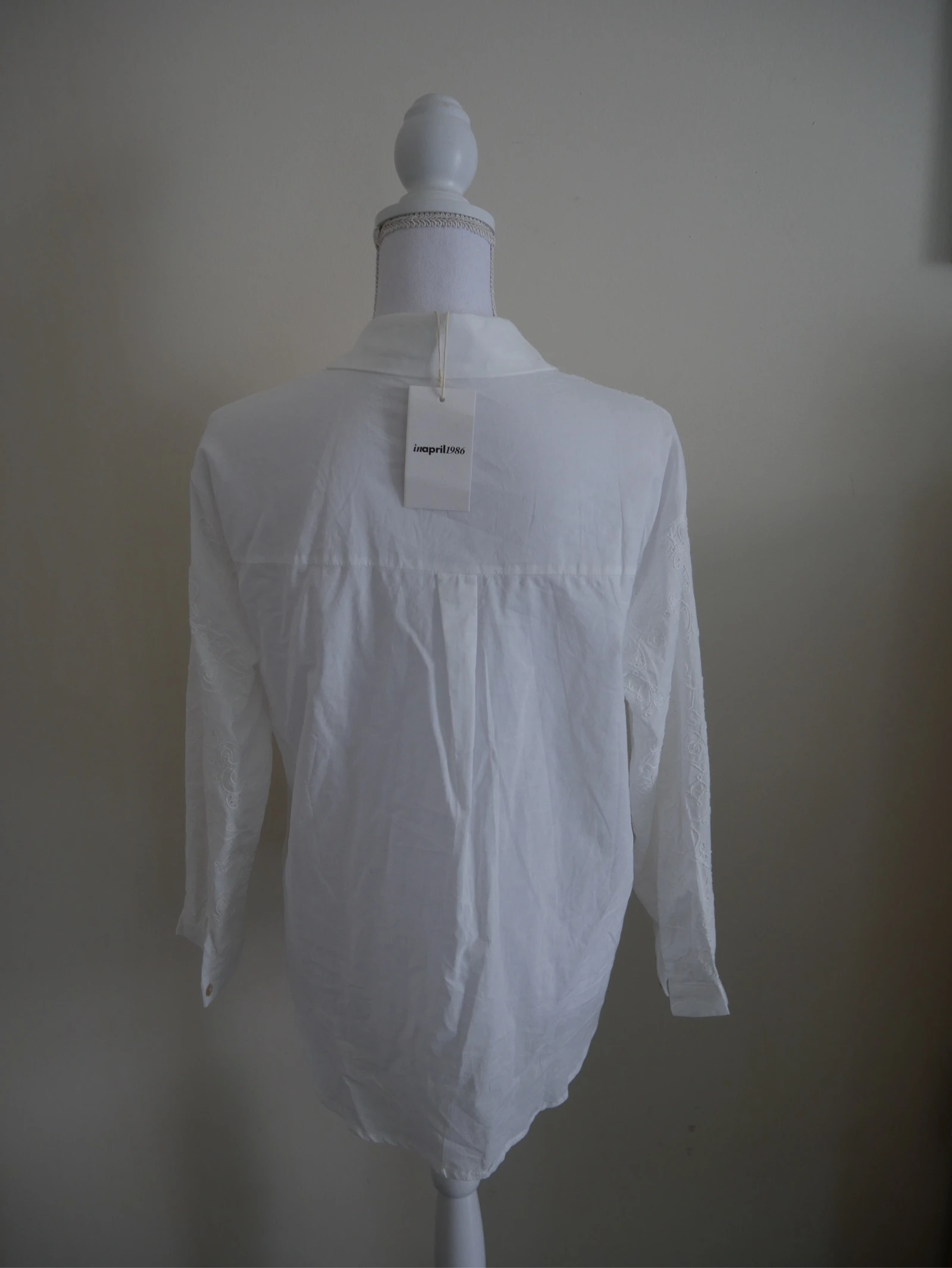 Witte hemd met borduursel - maat SM – photo 4